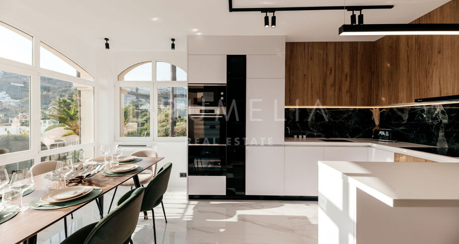 Renovierte moderne Wohnung mit Panoramablick auf das Meer zu verkaufen in La Quinta Hills, Benahavis