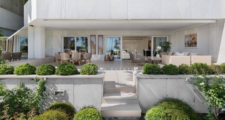 Appartement de luxe moderne au rez-de-chaussée avec vue frontale sur la mer à Los Granados, Puerto Banús