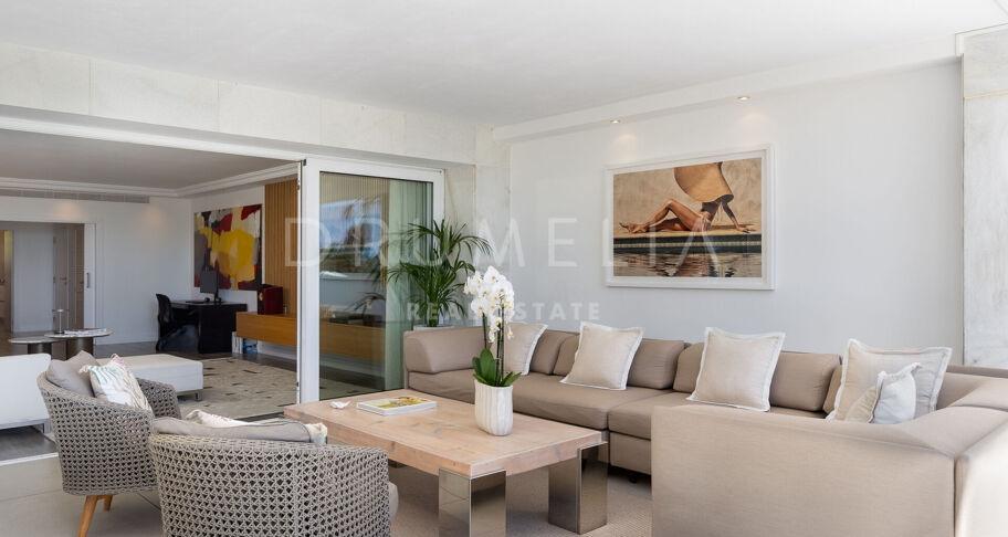 Appartement de luxe moderne au rez-de-chaussée avec vue frontale sur la mer à Los Granados, Puerto Banús