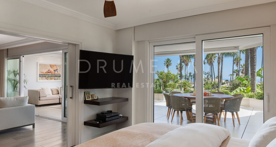 Appartement de luxe moderne au rez-de-chaussée avec vue frontale sur la mer à Los Granados, Puerto Banús