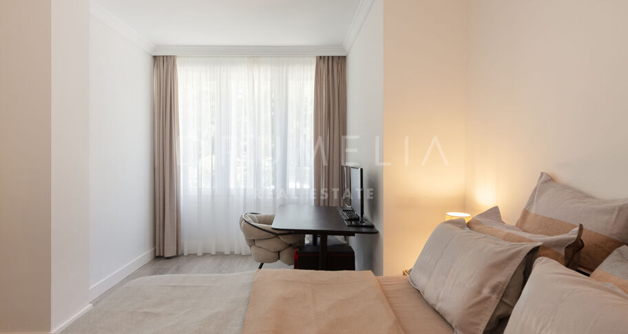 Appartement de luxe moderne au rez-de-chaussée avec vue frontale sur la mer à Los Granados, Puerto Banús