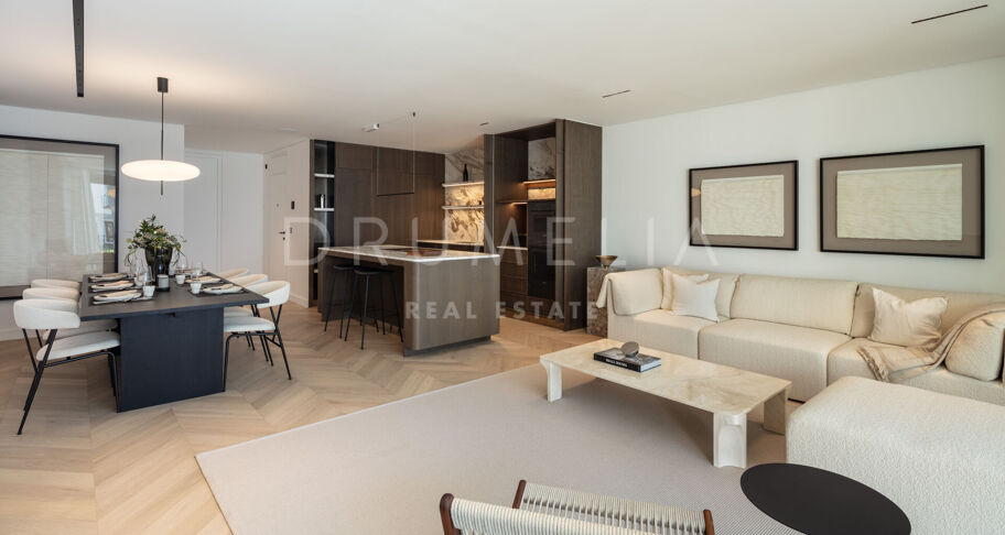 Stilvolle moderne Luxus-Erdgeschosswohnung in Marina de Puente Romano, Marbellas Goldener Meile