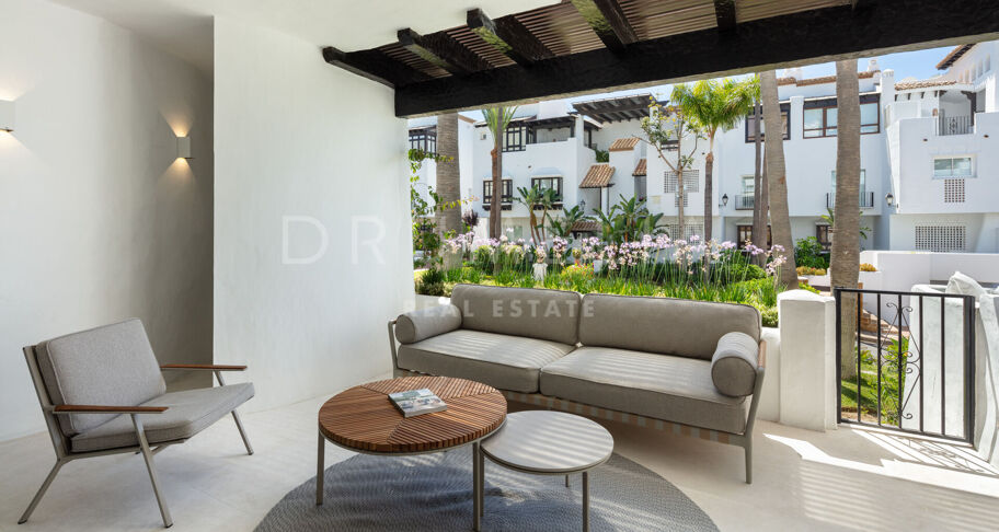 Stilvolle moderne Luxus-Erdgeschosswohnung in Marina de Puente Romano, Marbellas Goldener Meile