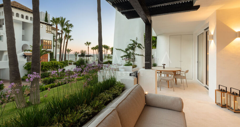 Stilvolle moderne Luxus-Erdgeschosswohnung in Marina de Puente Romano, Marbellas Goldener Meile