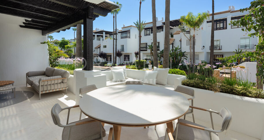 Stilvolle moderne Luxus-Erdgeschosswohnung in Marina de Puente Romano, Marbellas Goldener Meile
