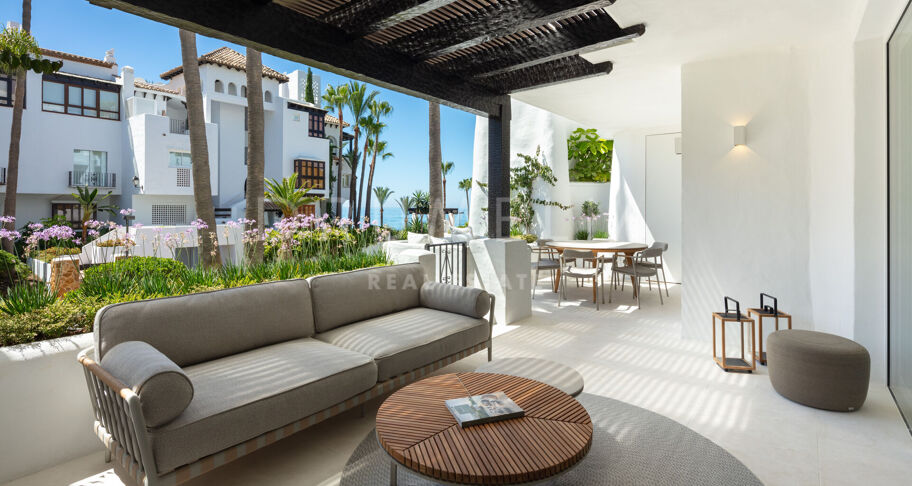 Stilvolle moderne Luxus-Erdgeschosswohnung in Marina de Puente Romano, Marbellas Goldener Meile