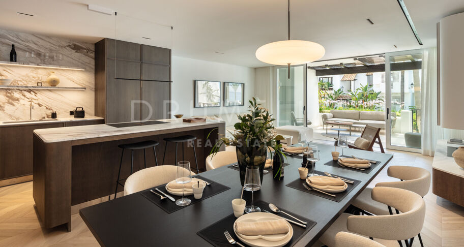 Stilvolle moderne Luxus-Erdgeschosswohnung in Marina de Puente Romano, Marbellas Goldener Meile