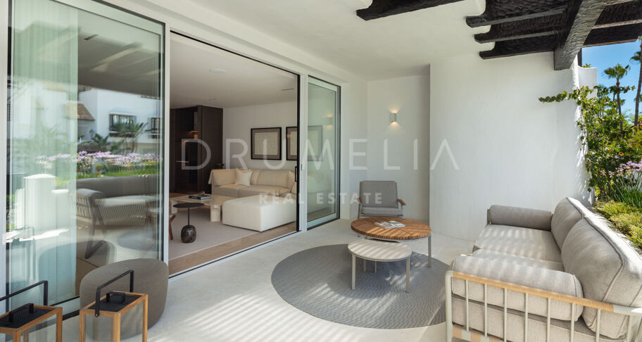 Stilvolle moderne Luxus-Erdgeschosswohnung in Marina de Puente Romano, Marbellas Goldener Meile