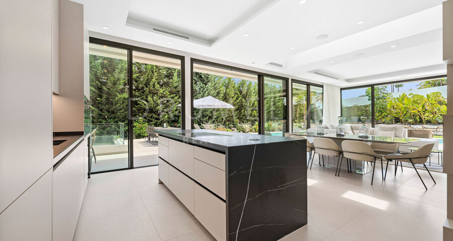 Spektakuläre brandneue moderne Villa in La Cerquilla, Nueva Andalucia, Marbella