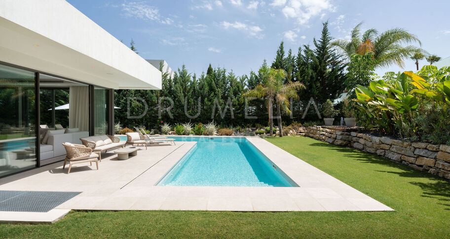 Spektakuläre brandneue moderne Villa in La Cerquilla, Nueva Andalucia, Marbella
