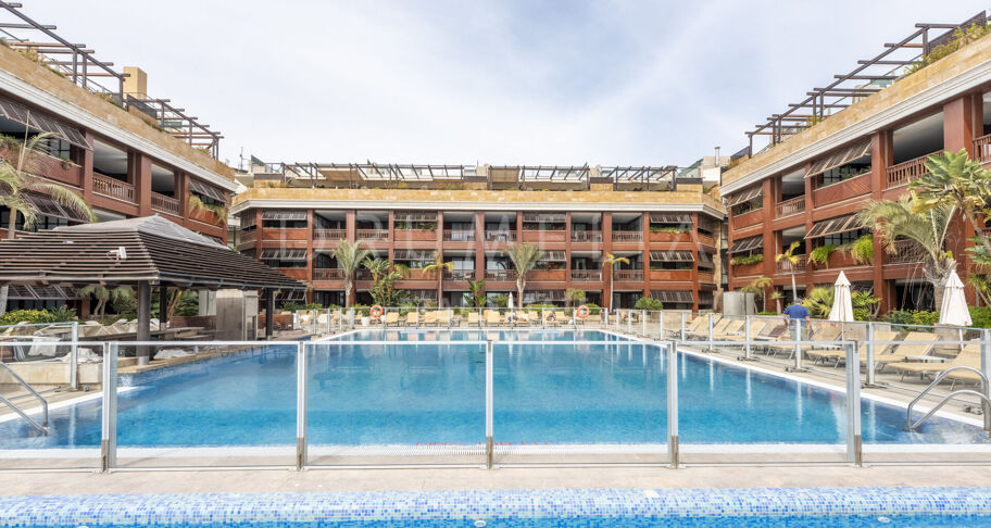 Luxury frontline beach apartment with breath-taking sea views in Guadalpin Banus, Marbella