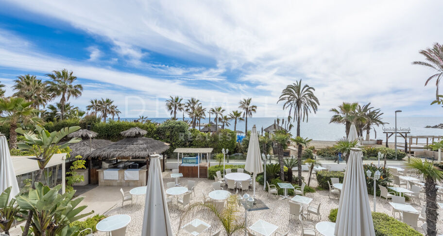 Luxury frontline beach apartment with breath-taking sea views in Guadalpin Banus, Marbella