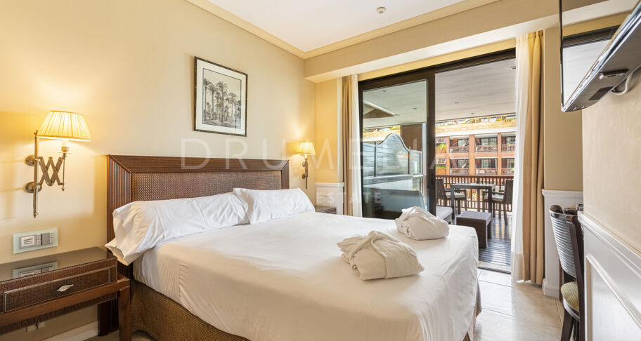 Luxury frontline beach apartment with breath-taking sea views in Guadalpin Banus, Marbella
