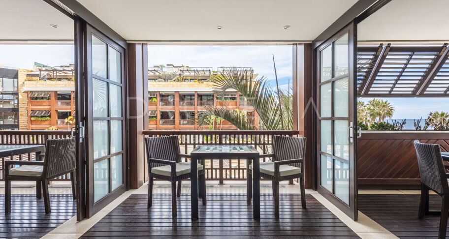 Luxury frontline beach apartment with breath-taking sea views in Guadalpin Banus, Marbella