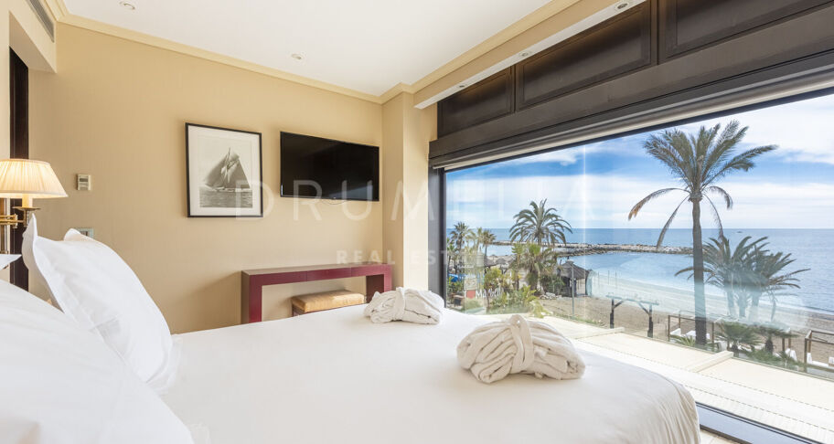Luxury frontline beach apartment with breath-taking sea views in Guadalpin Banus, Marbella