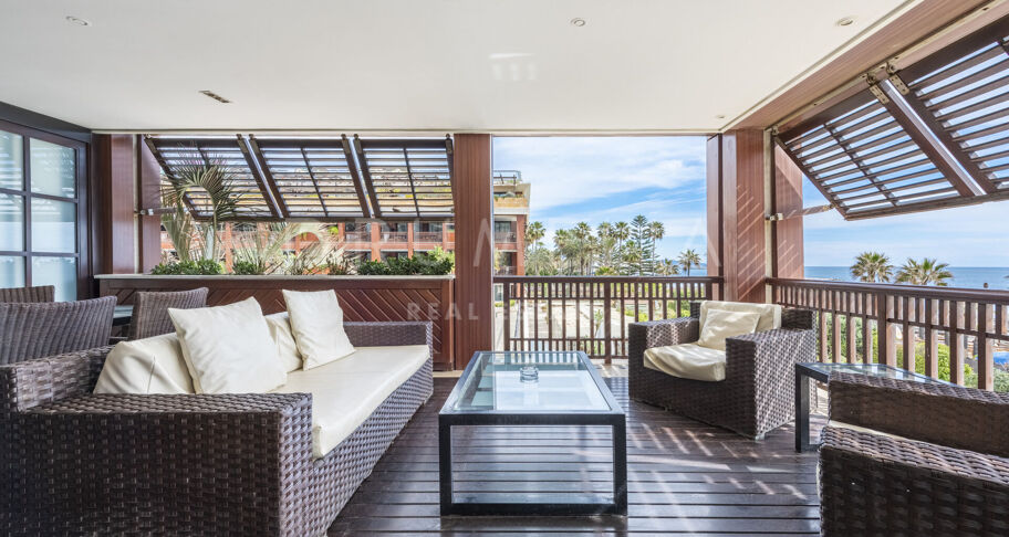 Luxury frontline beach apartment with breath-taking sea views in Guadalpin Banus, Marbella