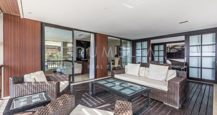 Luxury frontline beach apartment with breath-taking sea views in Guadalpin Banus, Marbella