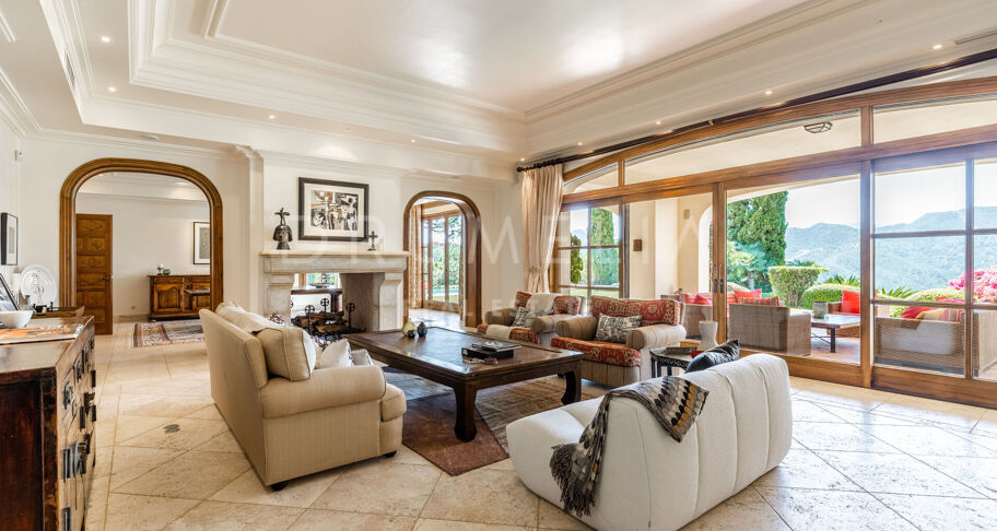 Casa Terregles - Luxe landhuis met Andalusische charme en panoramisch uitzicht in La Zagaleta, Benahavis
