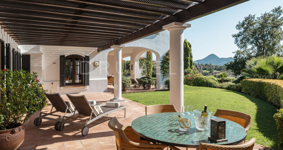 Casa Terregles - Luxe landhuis met Andalusische charme en panoramisch uitzicht in La Zagaleta, Benahavis