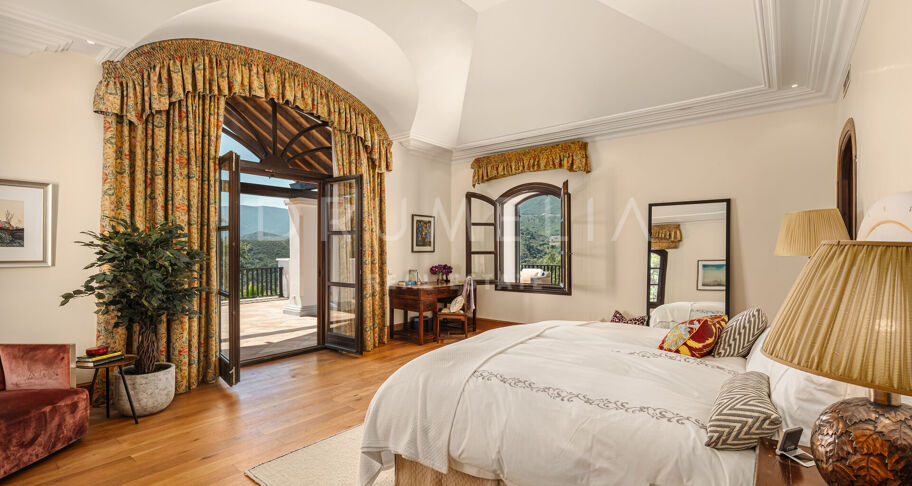 Casa Terregles - Luxe landhuis met Andalusische charme en panoramisch uitzicht in La Zagaleta, Benahavis