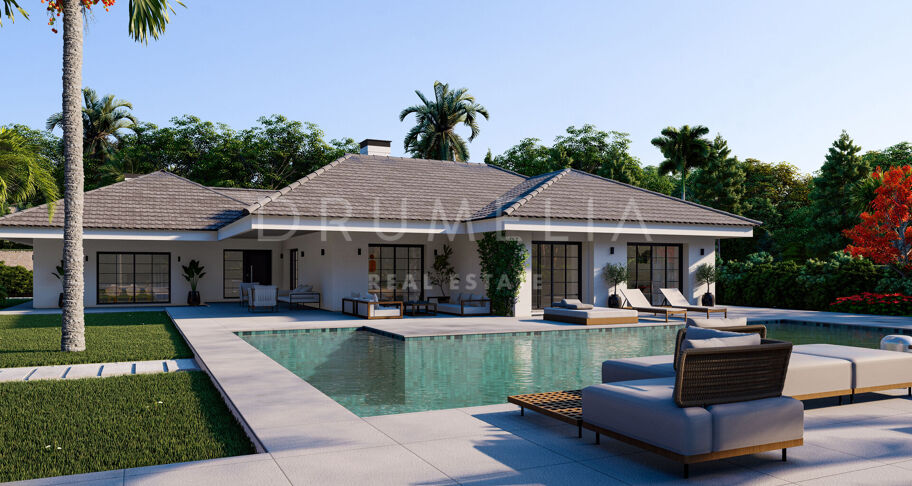 Charmante villa de luxe rénovée avec terrain de tennis et piscine à El Real Panorama, Marbella Est.