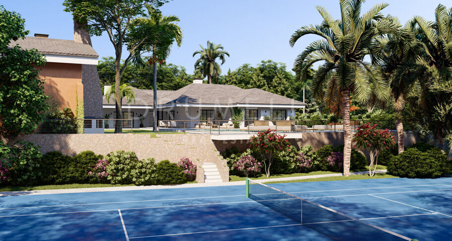 Charmante villa de luxe rénovée avec terrain de tennis et piscine à El Real Panorama, Marbella Est.