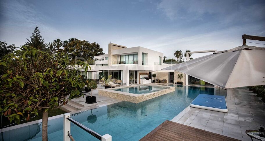 Villa for salg i El Paraiso, Estepona Øst
