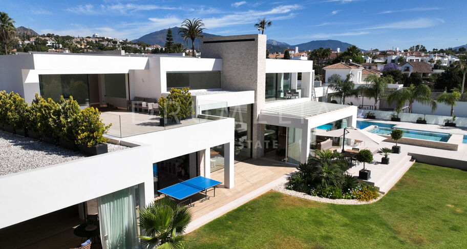 Villa for salg i El Paraiso, Estepona Øst