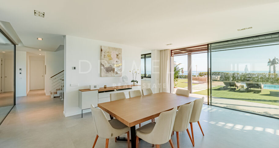 Spektakuläre Villa mit Meerblick und direktem Zugang zum Strand an der neuen Goldenen Meile - Estepona