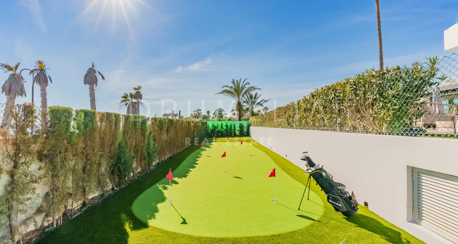 Spektakuläre Villa mit Meerblick und direktem Zugang zum Strand an der neuen Goldenen Meile - Estepona