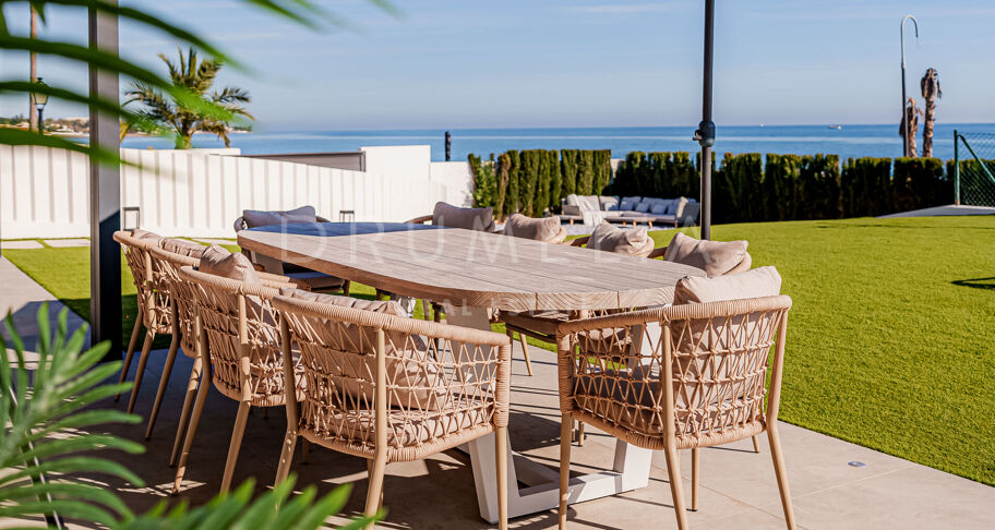 Spektakuläre Villa mit Meerblick und direktem Zugang zum Strand an der neuen Goldenen Meile - Estepona