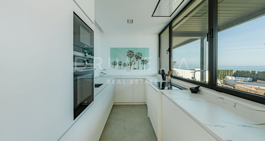 Spektakuläre Villa mit Meerblick und direktem Zugang zum Strand an der neuen Goldenen Meile - Estepona