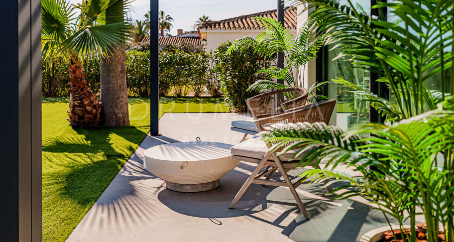 Spektakuläre Villa mit Meerblick und direktem Zugang zum Strand an der neuen Goldenen Meile - Estepona