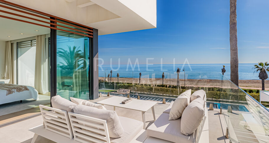 Spektakuläre Villa mit Meerblick und direktem Zugang zum Strand an der neuen Goldenen Meile - Estepona