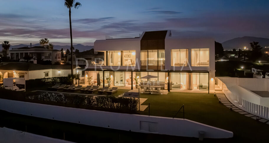 Spektakuläre Villa mit Meerblick und direktem Zugang zum Strand an der neuen Goldenen Meile - Estepona