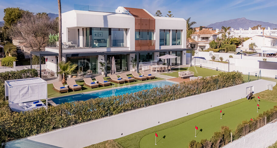 Spektakuläre Villa mit Meerblick und direktem Zugang zum Strand an der neuen Goldenen Meile - Estepona
