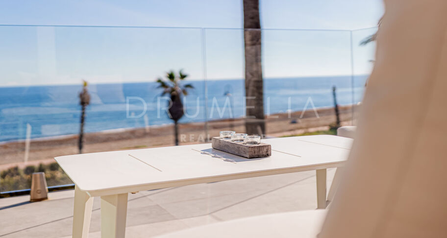 Spektakuläre Villa mit Meerblick und direktem Zugang zum Strand an der neuen Goldenen Meile - Estepona