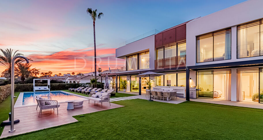 Spektakuläre Villa mit Meerblick und direktem Zugang zum Strand an der neuen Goldenen Meile - Estepona