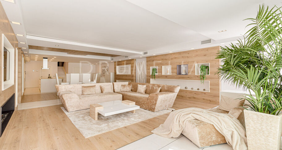 Puerto Banus- Duplex op de begane grond met gedeeltelijk uitzicht op zee in de wijk Gray D'Albion aan het strand