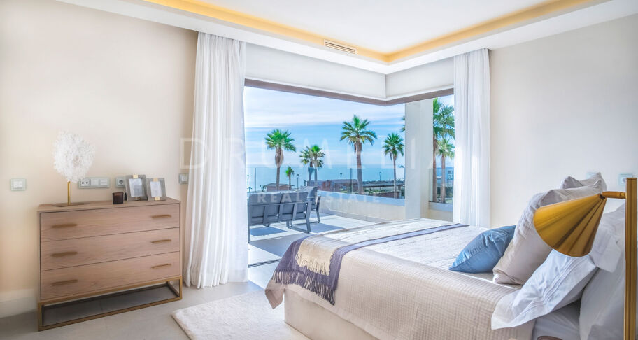 Luksusliv ved stranden: Villa med 4 soverom og panoramautsikt over sjøen med direkte tilgang til stranden - Velaya, Estepona