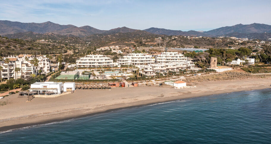 Luksusliv ved stranden: Villa med 4 soverom og panoramautsikt over sjøen med direkte tilgang til stranden - Velaya, Estepona