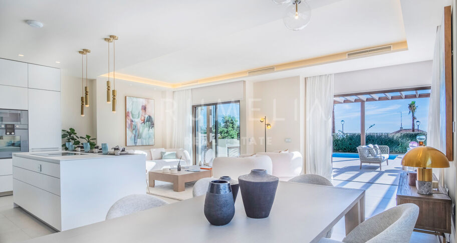 Luksusliv ved stranden: Villa med 4 soverom og panoramautsikt over sjøen med direkte tilgang til stranden - Velaya, Estepona