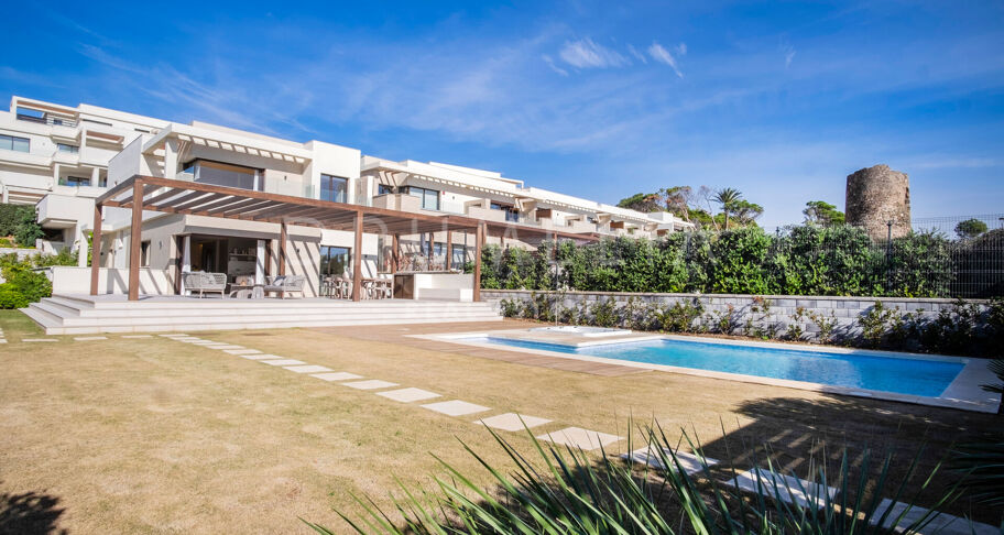 Luksusliv ved stranden: Villa med 4 soverom og panoramautsikt over sjøen med direkte tilgang til stranden - Velaya, Estepona