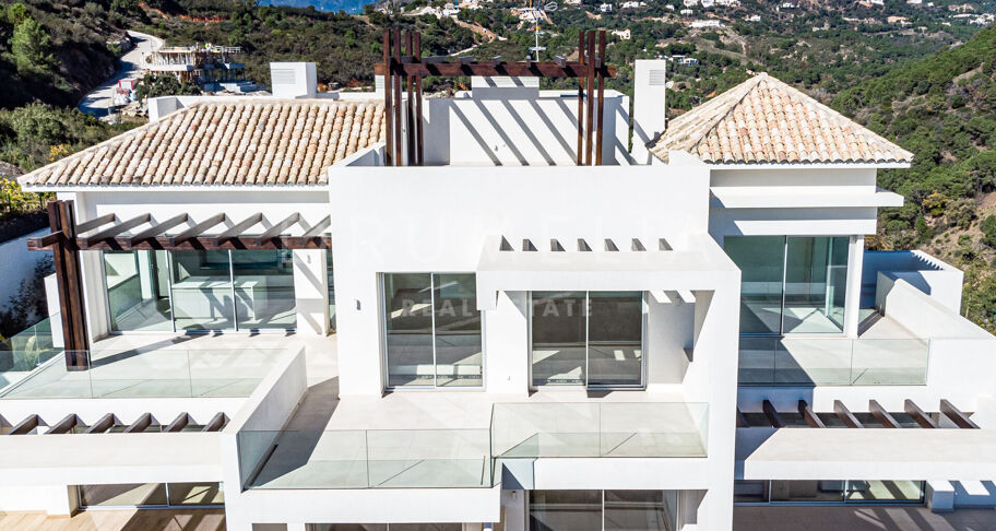 Nuevo Ático de Lujo en Primera Línea de Golf en construcción , Marbella Hill Club