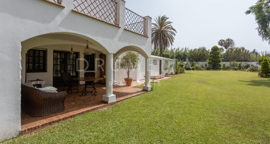 Charmante villa de golf à vendre à Guadalmina Baja, Marbella.