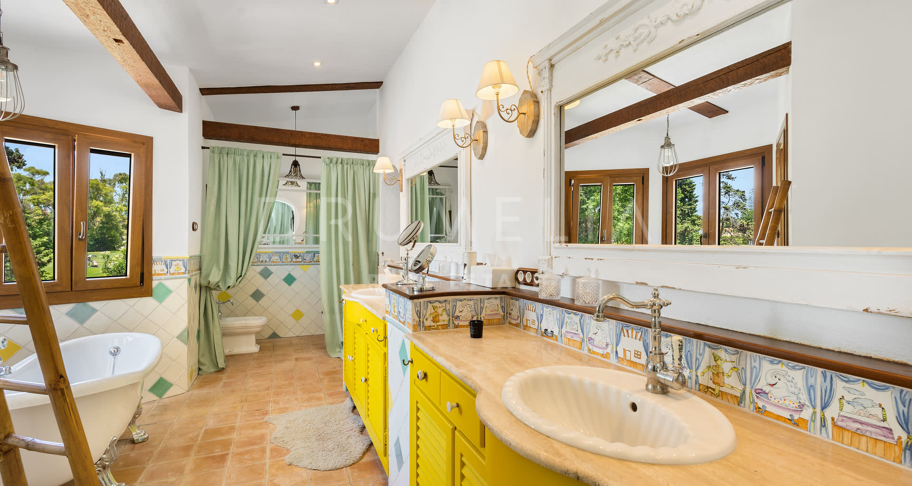 Charmante villa de golf à vendre à Guadalmina Baja, Marbella.