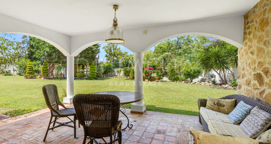 Charmante villa de golf à vendre à Guadalmina Baja, Marbella.