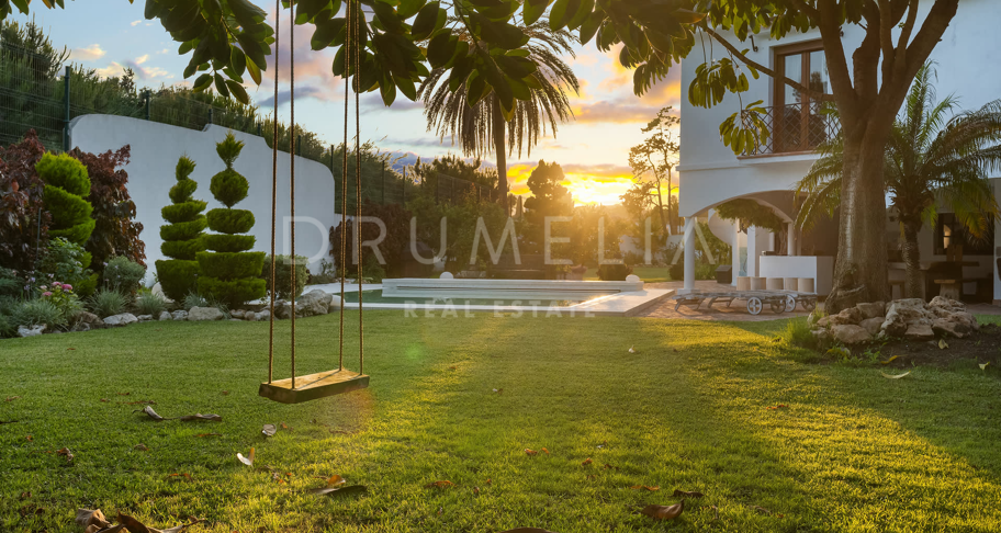 Charmante villa de golf à vendre à Guadalmina Baja, Marbella.