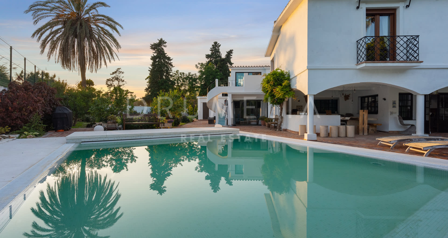 Charmante villa de golf à vendre à Guadalmina Baja, Marbella.
