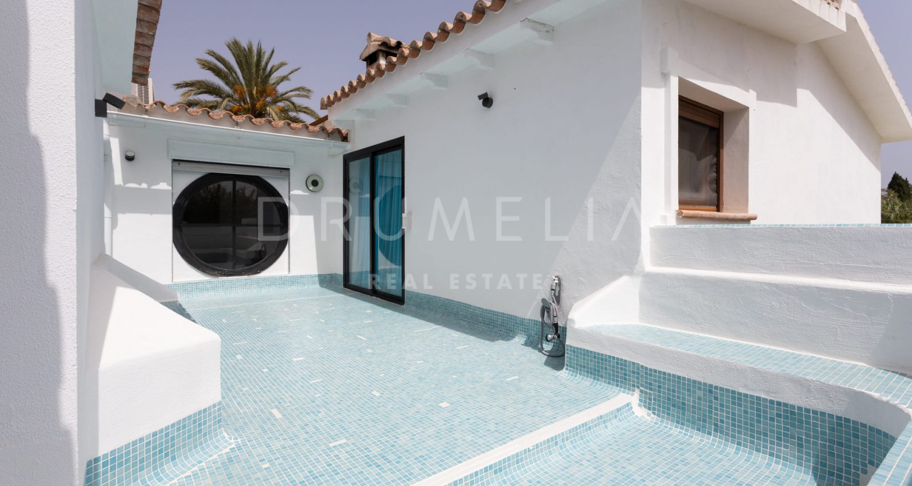 Charmante villa de golf à vendre à Guadalmina Baja, Marbella.